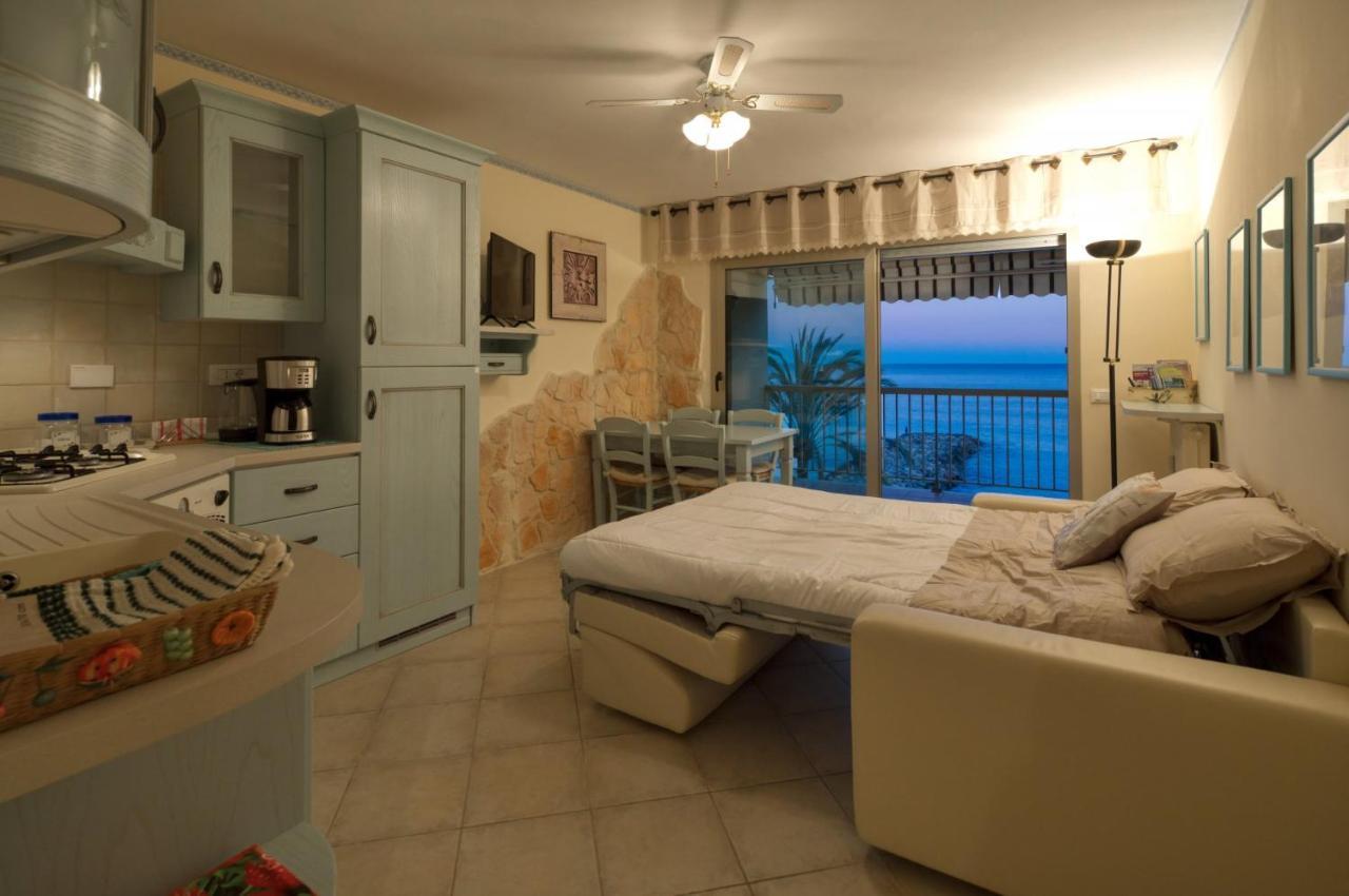 Charmant T3 Front De Mer Apartment Roquebrune-Cap-Martin Exterior photo