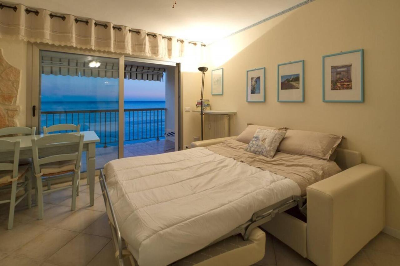 Charmant T3 Front De Mer Apartment Roquebrune-Cap-Martin Exterior photo